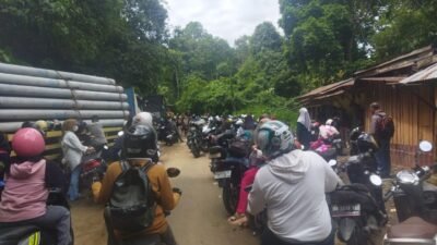 Tumpukan kendaraan akibat Jalan Liku 9 ambles, Pemprov Bengkulu sedang Berupaya membuka jalur baru